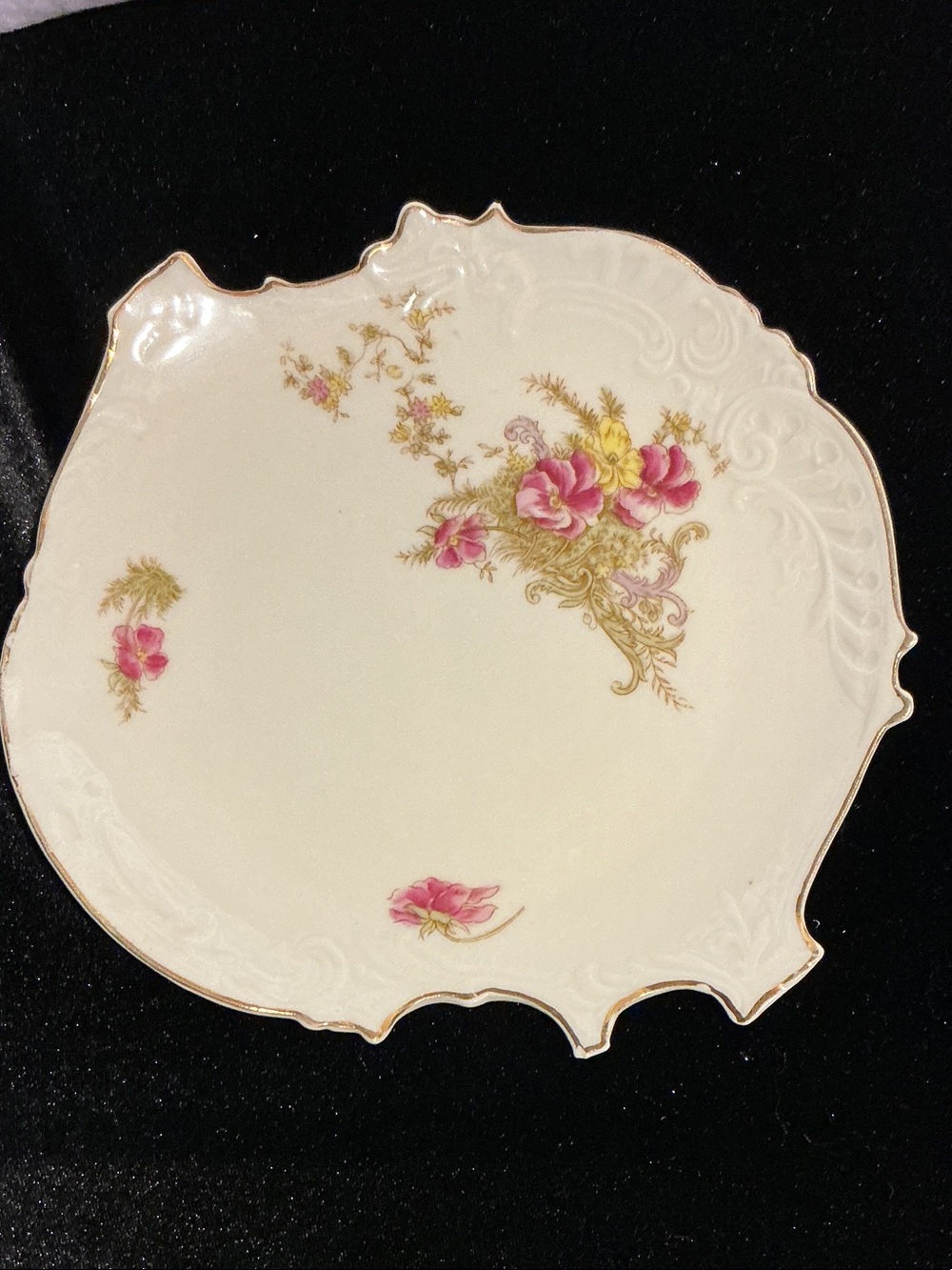 Elegant Ruffle Edge Floral Ivory Porcelain Luncheon Plate